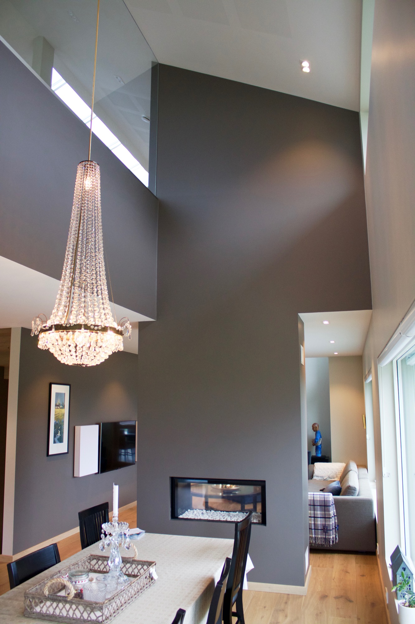 Spisestua har visuell kontakt opp mot loftstua