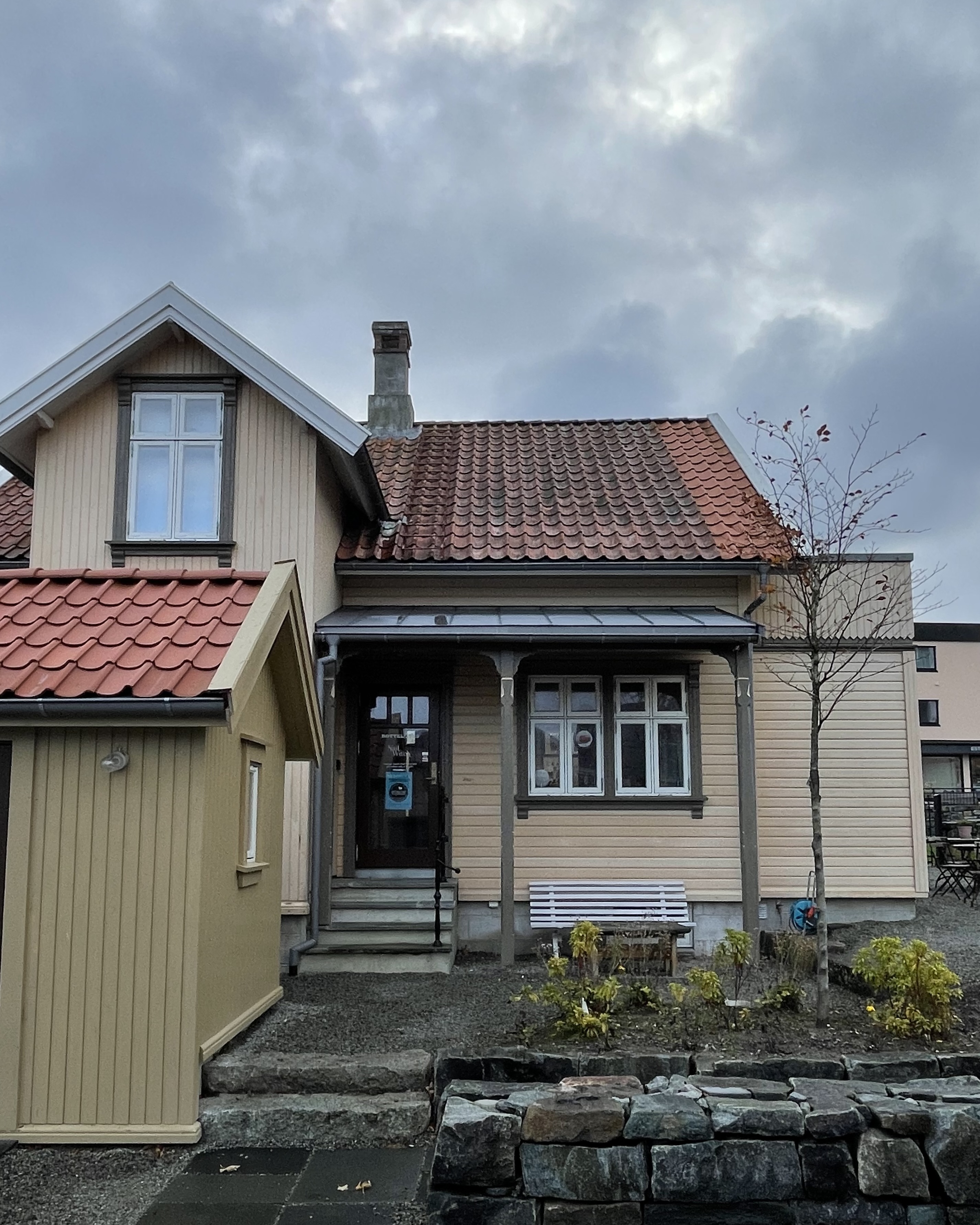 ADDE605E-DBB9-40DC-AF15-F515C4889290_1_201_a