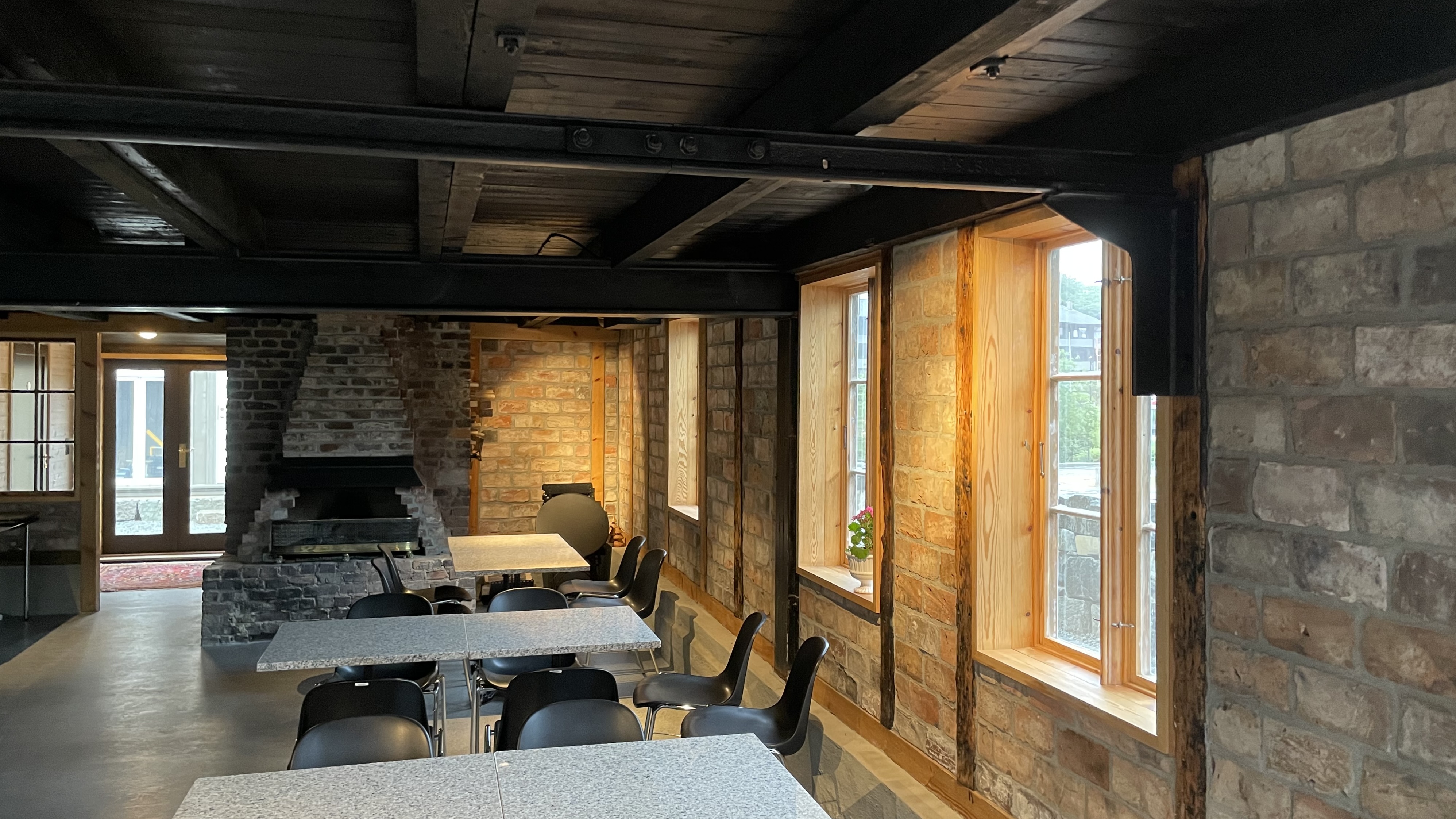 CCAA58BE-354F-40D5-9679-EB69029909A1_1_201_a