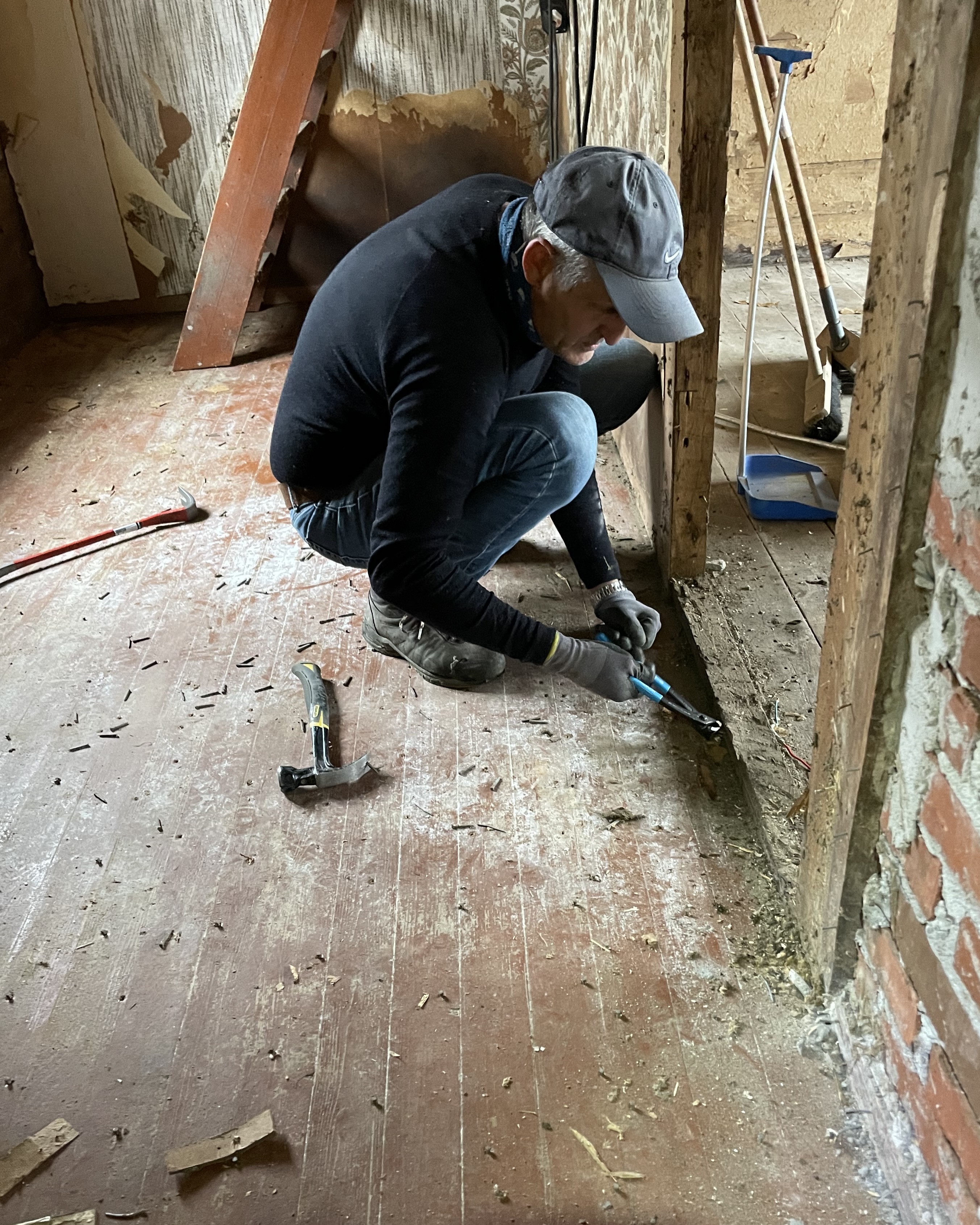 28C42980-5F3A-4071-A262-0BD396F241C7_1_201_a